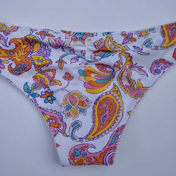 Blackbough Rio Paisley Swimsuit Set Chloe Wrap Bikini & Moderate Bottoms Medium - Picture 14 of 16